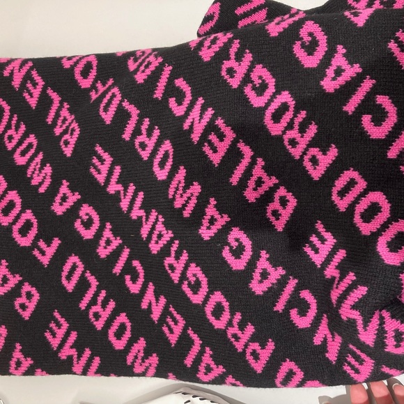 Authentic Balenciaga x World Food Programme Size Medium - Picture 5 of 12